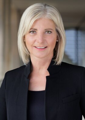 Portrait Ministerin Ulrike Scharf _Neu 2024
